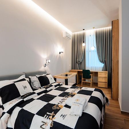 Lux Holidays Durres Bagian luar foto