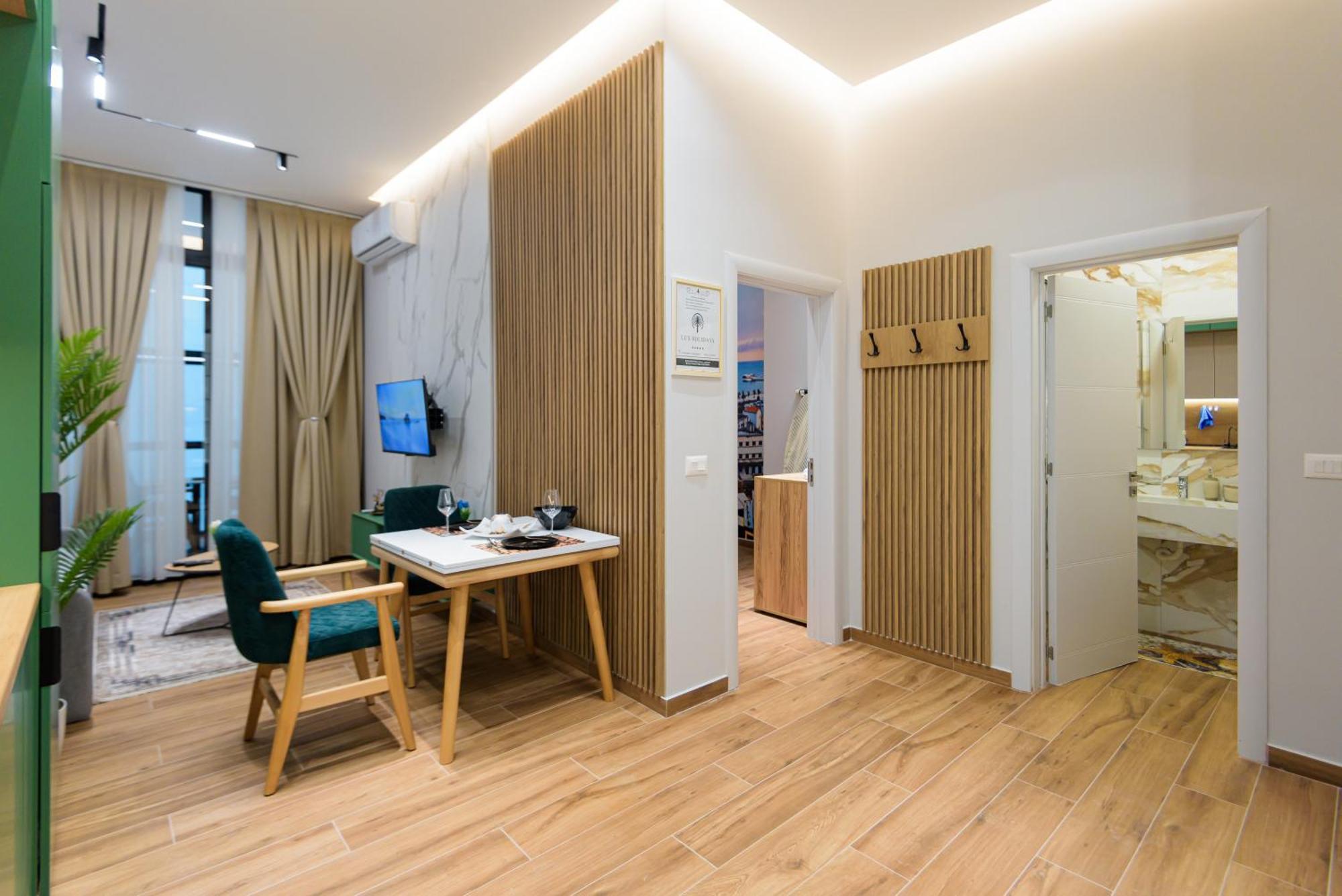 Lux Holidays Durres Bagian luar foto