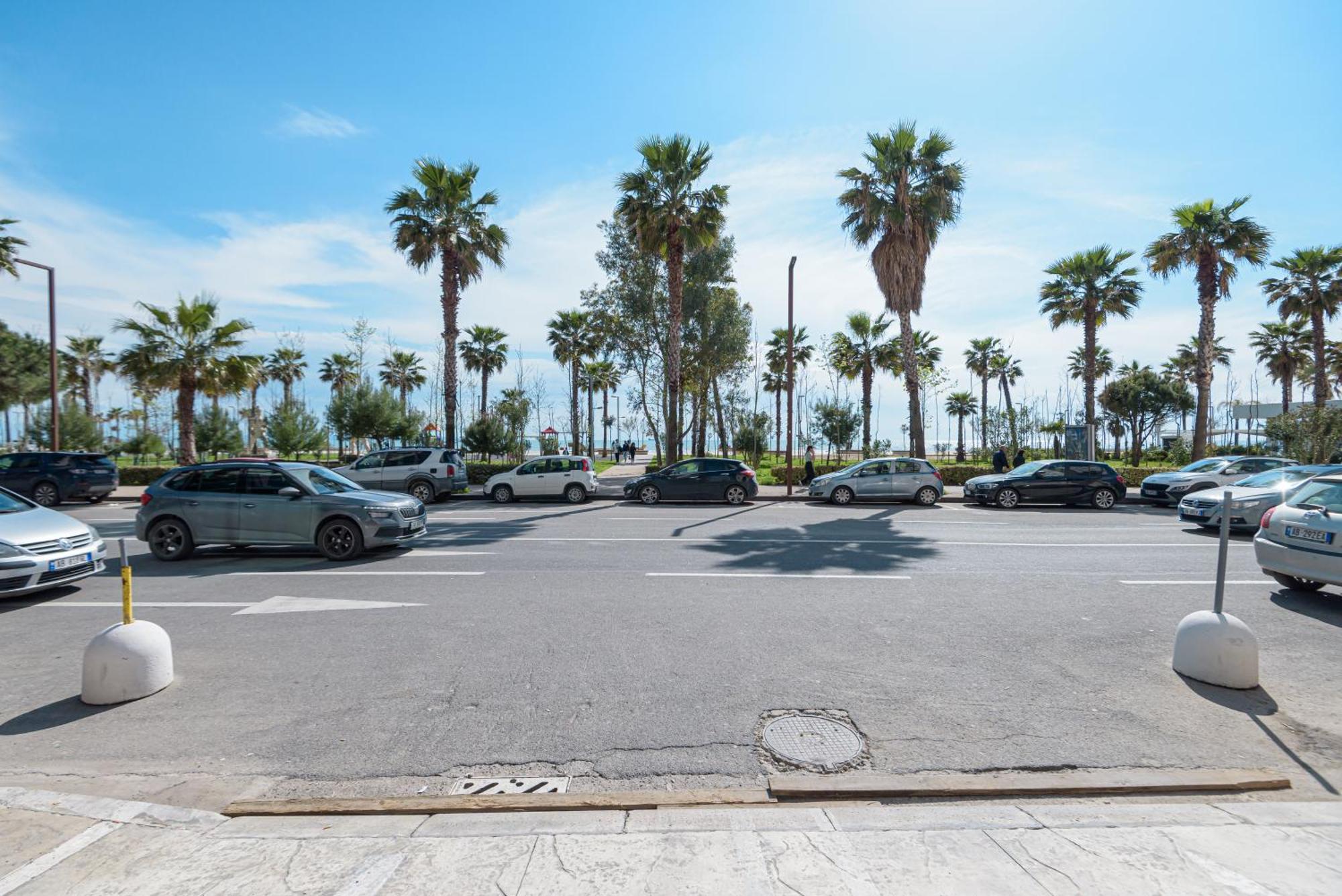 Lux Holidays Durres Bagian luar foto