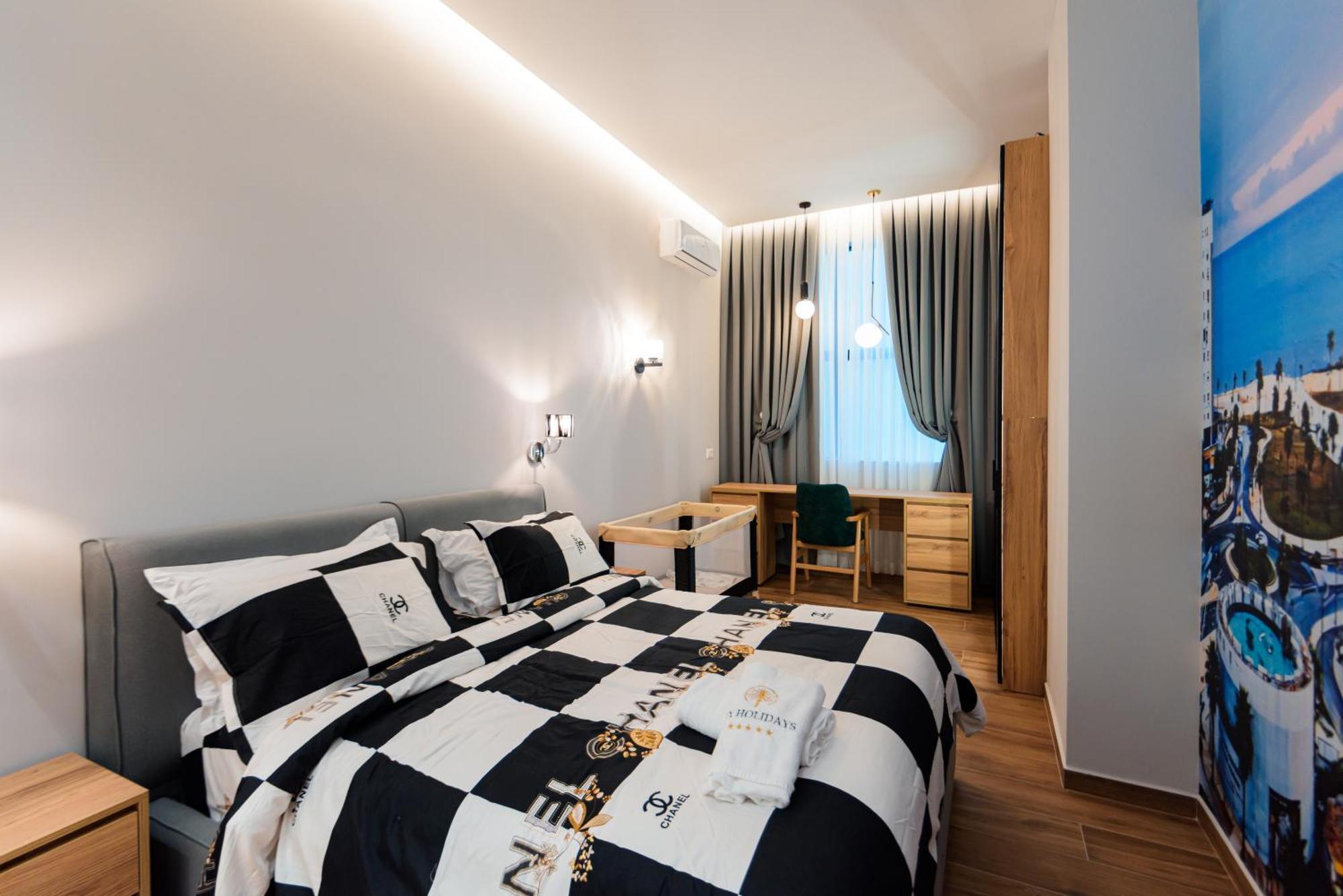 Lux Holidays Durres Bagian luar foto