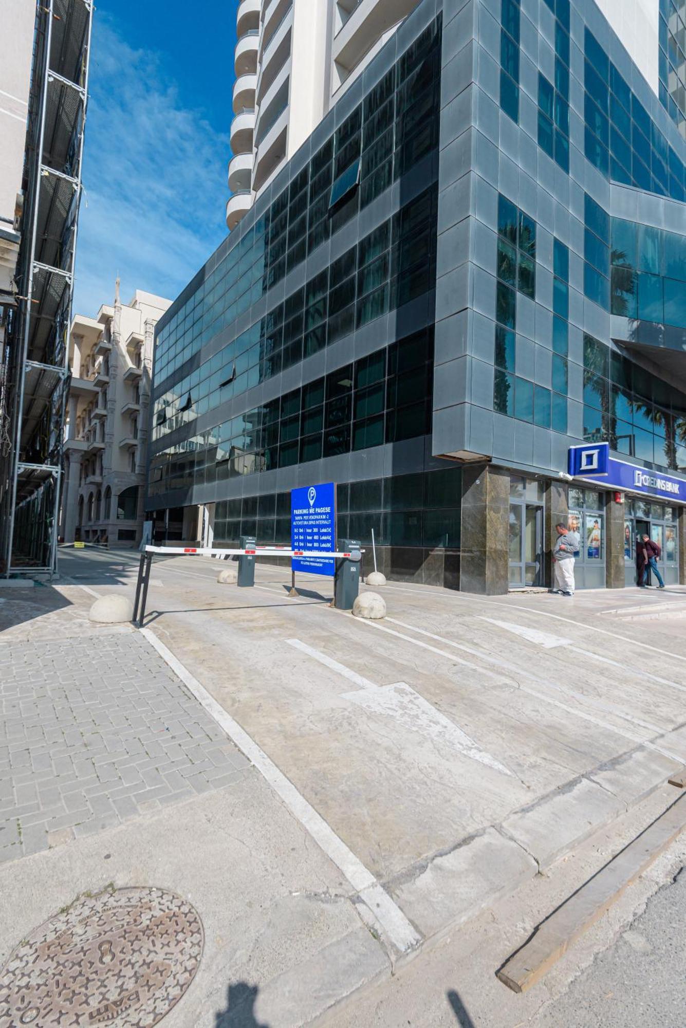 Lux Holidays Durres Bagian luar foto
