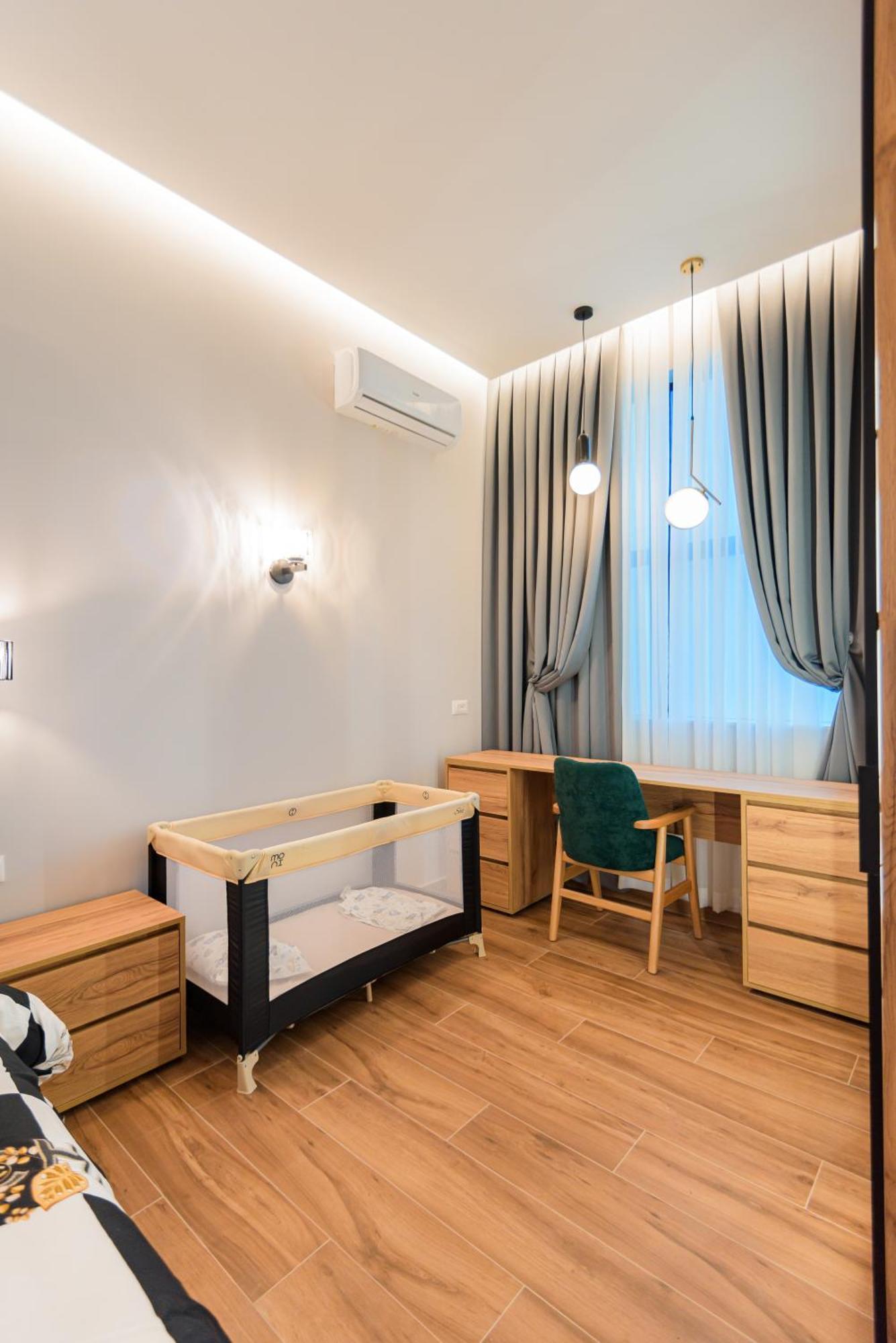 Lux Holidays Durres Bagian luar foto